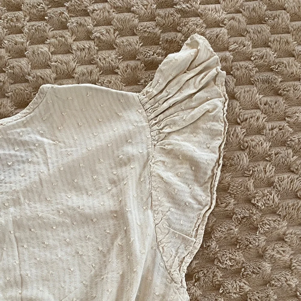 Chic Cream Ruffle Blouse - Picture 7 of 8